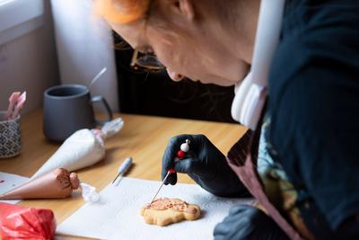 Biscouik  : des sablés personnalisés — anne vallier, biscouik, art culinaire, fait main, biscuits décorés, pâtisserie artisanale, douceurs personnalisées, décoration de biscuits, pâtisserie créative, poche à douille, sucres colorés — Anne Vallier