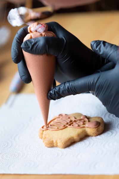 Biscouik  : des sablés personnalisés — anne vallier, biscouik, art culinaire, fait main, biscuits décorés, pâtisserie artisanale, douceurs personnalisées, décoration de biscuits, pâtisserie créative, poche à douille, sucres colorés — Anne Vallier