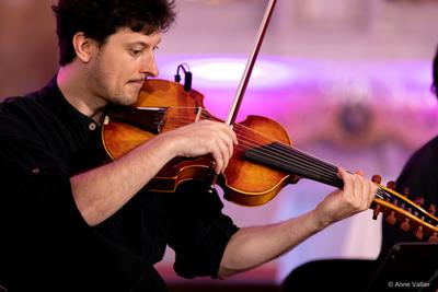 Reportage du festival de musique Terres Vibrantes en Auvergne  — anne vallier, photographe professionnelle, photographe reportage, photographe événementiel, photographie, festival musique, musique classique, festival auvergne, puy-de-dôme, combrailles, ensemble kimya, olivier marin, viole d'amour — Anne Vallier
