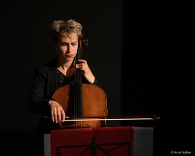 Reportage du festival de musique Terres Vibrantes en Auvergne  — anne vallier, photographe professionnelle, photographe reportage, photographe événementiel, photographie, festival musique, musique classique, festival auvergne, puy-de-dôme, combrailles, violoncelle, ensemble kimya, alice picaud — Anne Vallier