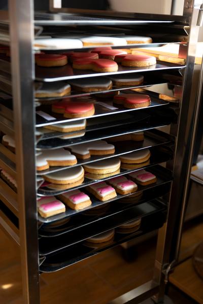 Biscouik  : des sablés personnalisés — anne vallier, biscouik, art culinaire, fait main, biscuits décorés, pâtisserie artisanale, douceurs personnalisées, chariot de sablés, pâtisserie créative — Anne Vallier
