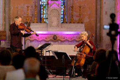 Reportage du festival de musique Terres Vibrantes en Auvergne  — anne vallier, photographe professionnelle, photographe reportage, photographe événementiel, photographie, festival musique, musique classique, festival auvergne, puy-de-dôme, combrailles, violoncelle, ensemble kimya, alice picaud, garth  knox, viole d'amour — Anne Vallier